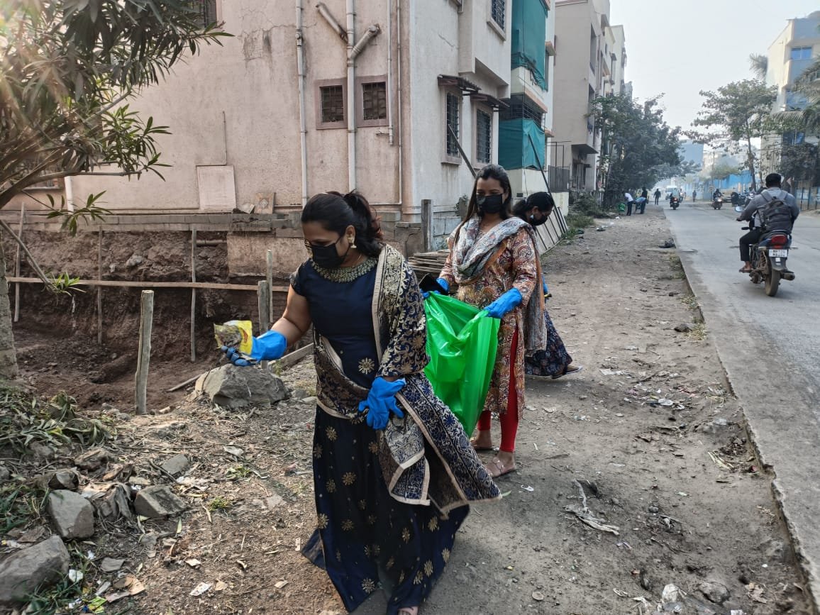 Clening on 40 ft Rd, Manjari 04-12-2025 3